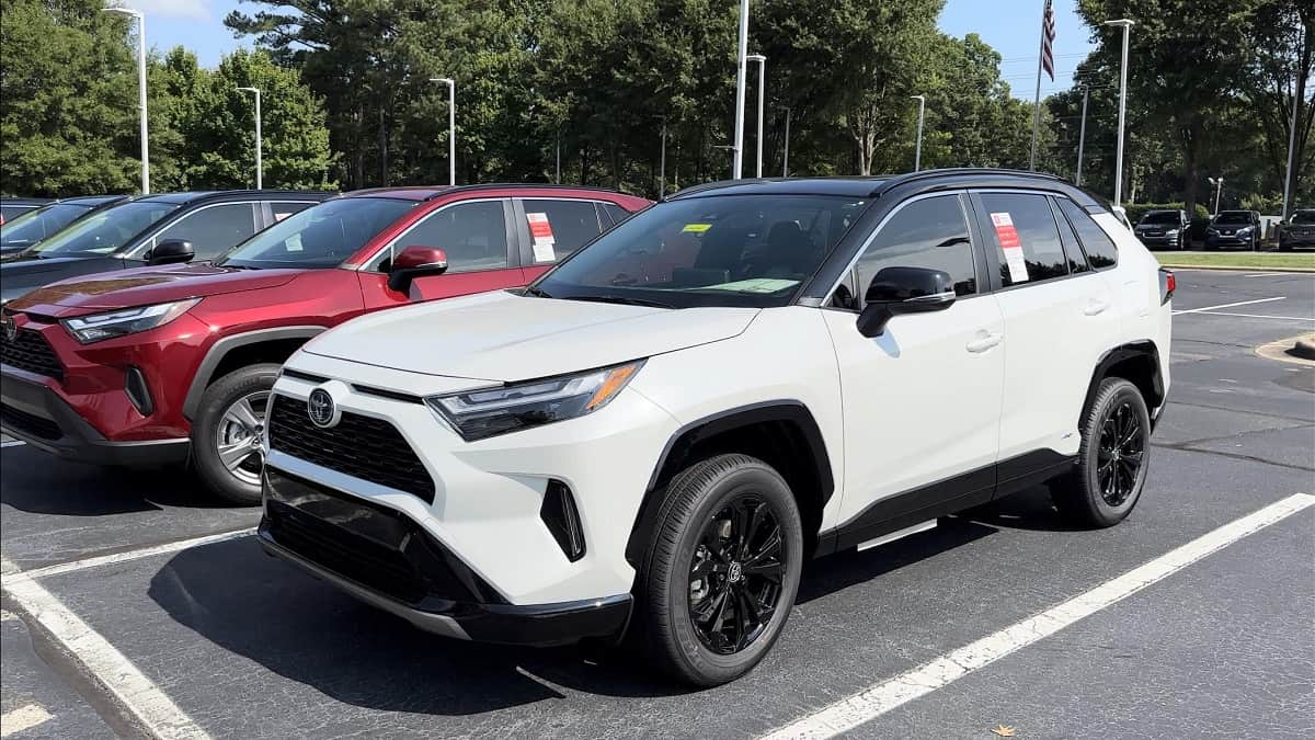 2023 Toyota RAV4 Hybrid XSE in Wind Chill Pearl