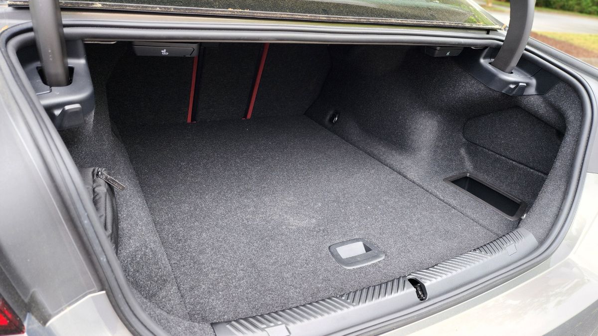2024 BMW i5 M60 xDrive trunk