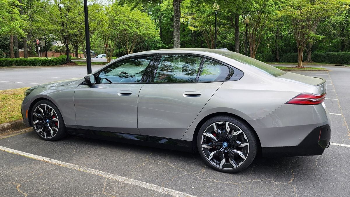 2024 BMW i5 M60 xDrive exterior design