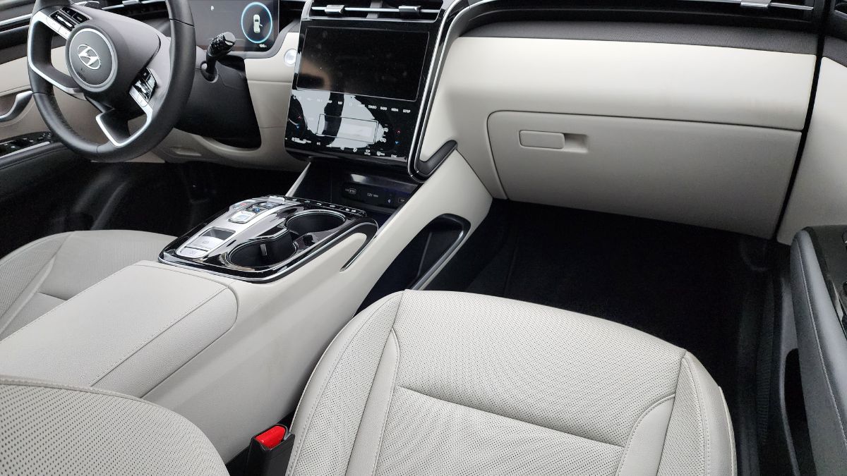 2024 Hyundai Tucson Hybrid Limited Interior and Infotainment