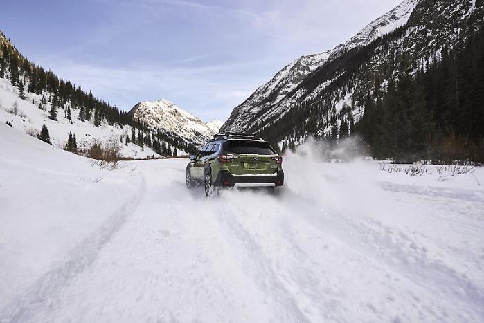 2024 Subaru Outback in the snow