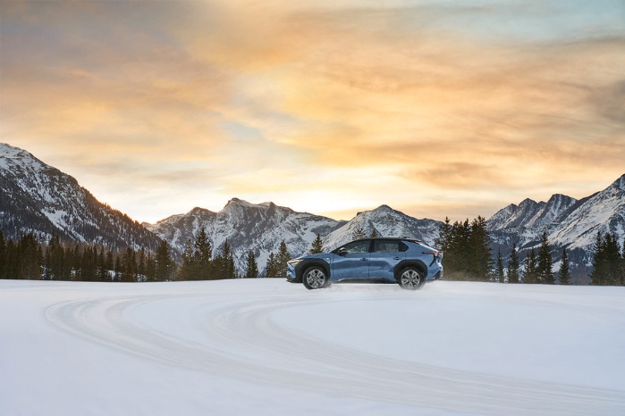 2023 Subaru Solterra driving in the snow