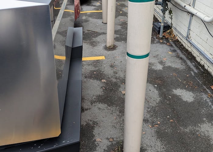 Fernando Diaz Tesla Cybertruck with v14 backed into a pole