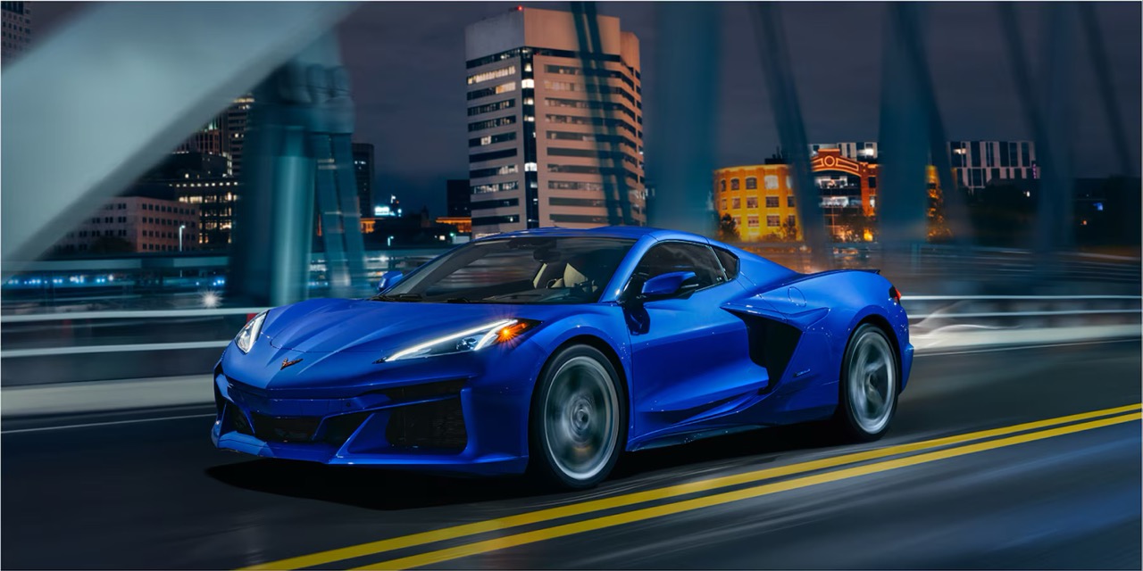 2024 Porsche 911 992.2 GTS T-Hybrid Vs. Chevrolet Corvette E-Ray Hybrid Comparison 