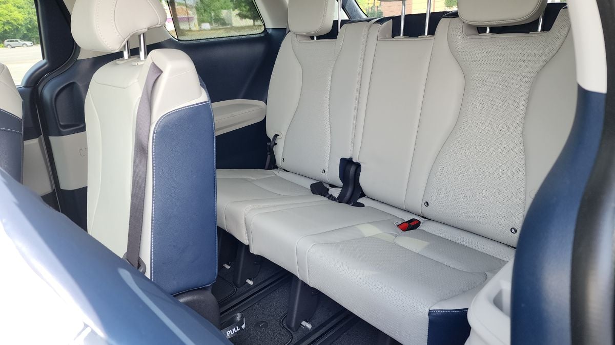 2025 Kia Carnival Hybrid's third row seat