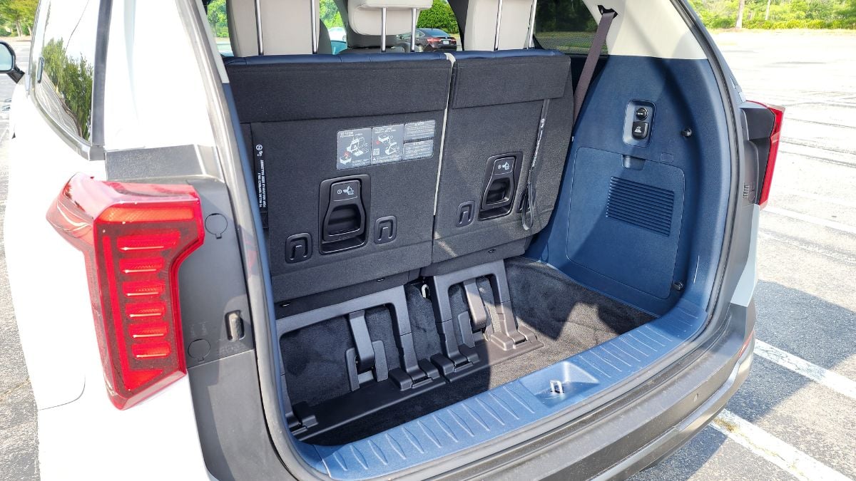 2025 Kia Carnival Hybrid's cargo area