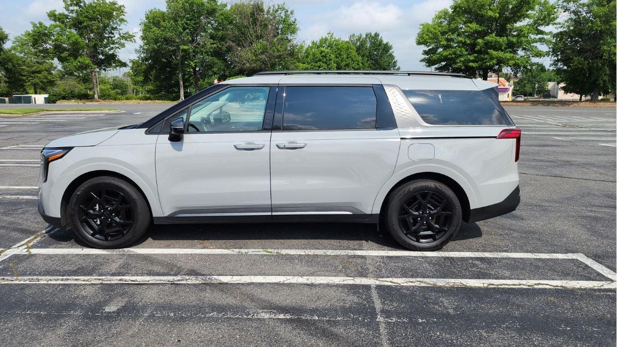 2025 Kia Carnival Hybrid's exterior
