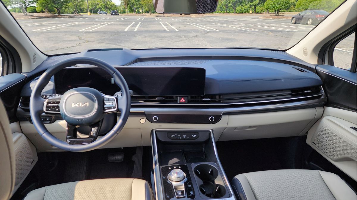2025 Kia Carnival Hybrid's front interior and infotainment