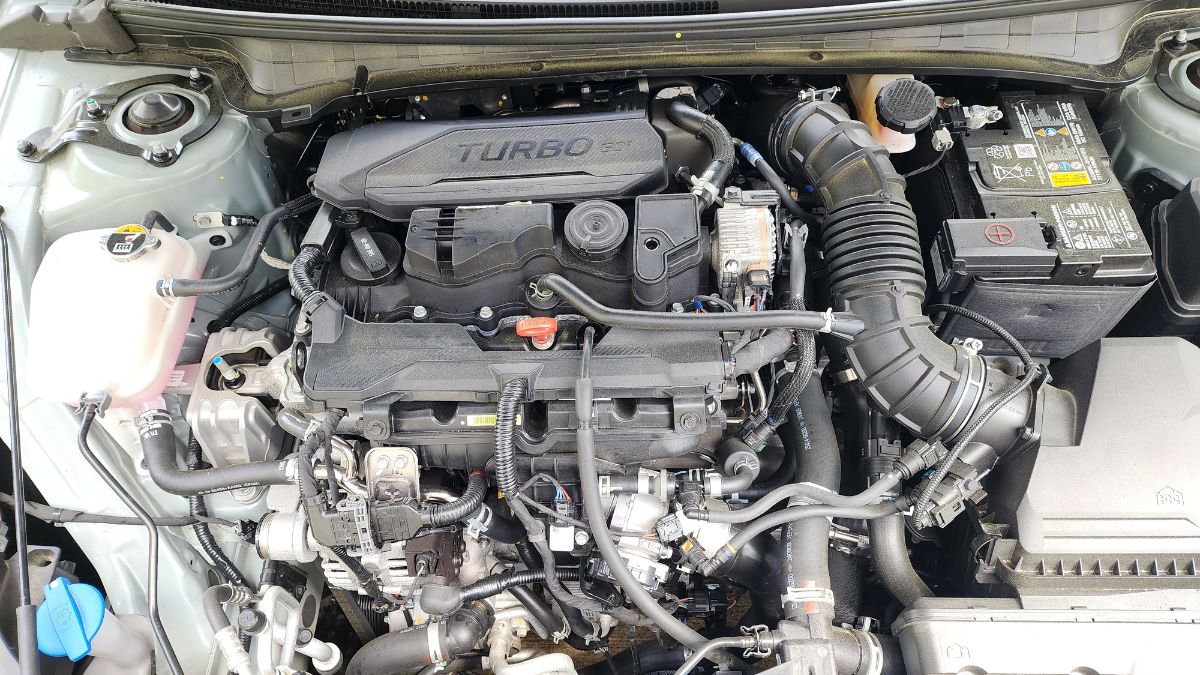 2025 Kia K4 GT-Line Turbo's engine