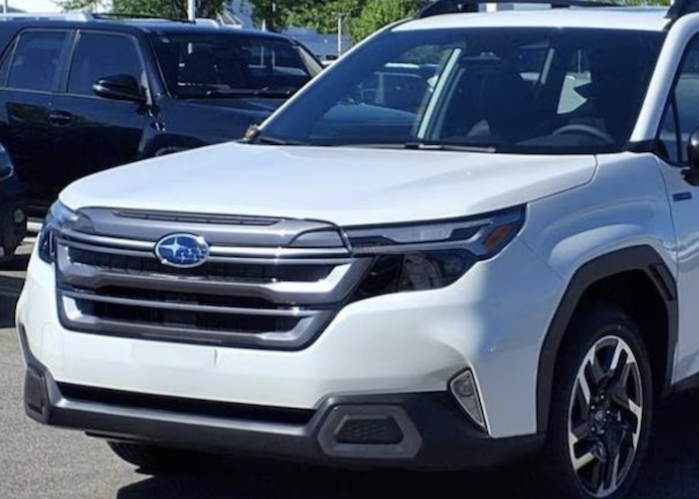 2025 Subaru Forester base trim at the dealer