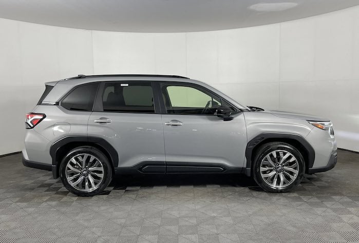 2025 Subaru Forester dealer view