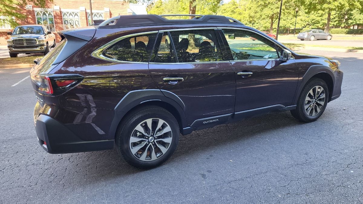 2025 Subaru Outback Limited's full exterior design