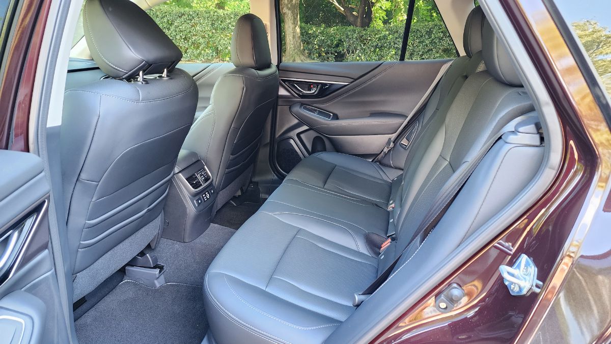 2025 Subaru Outback Limited's rear passenger seat legroom