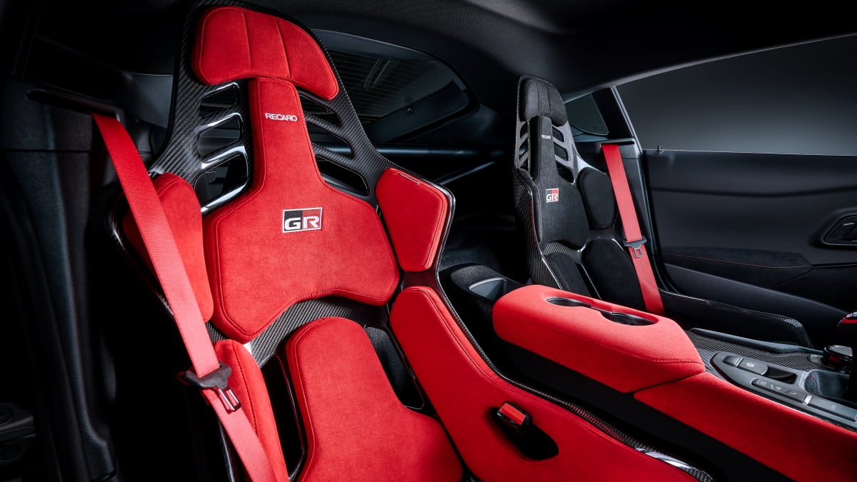 2025 Toyota GR Supra A90 Final Edition: special new interior with mroe carbon fiber and lots of red Alcantara