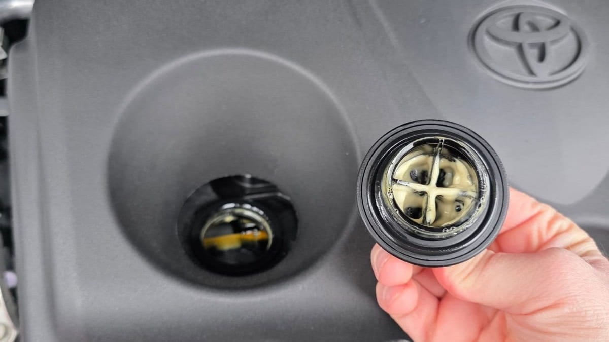 2025 Toyota Sienna 2.5 hybrid has oil condensation after 900 miles, and here's the cause