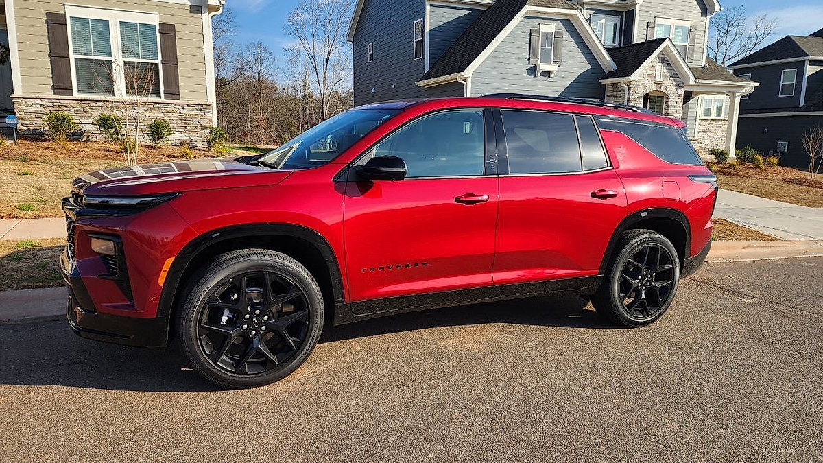 2026 Chevrolet Traverse RS Exterior and look from the side