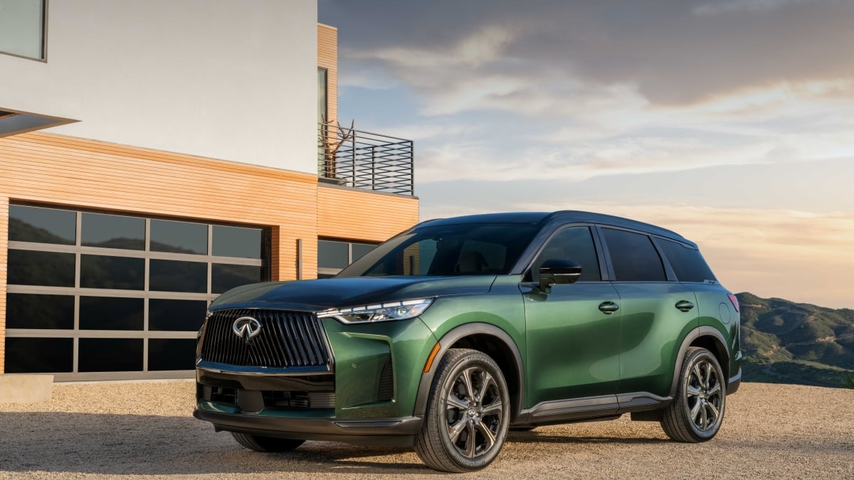 Stylish and upscale, the Infiniti QX60's biggest problem is the lack of a V-6