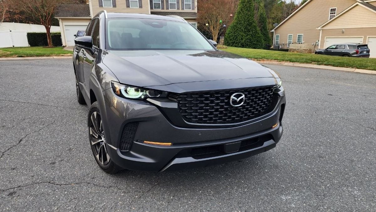 2026 Mazda CX-50 Hybrid's front view and the grille