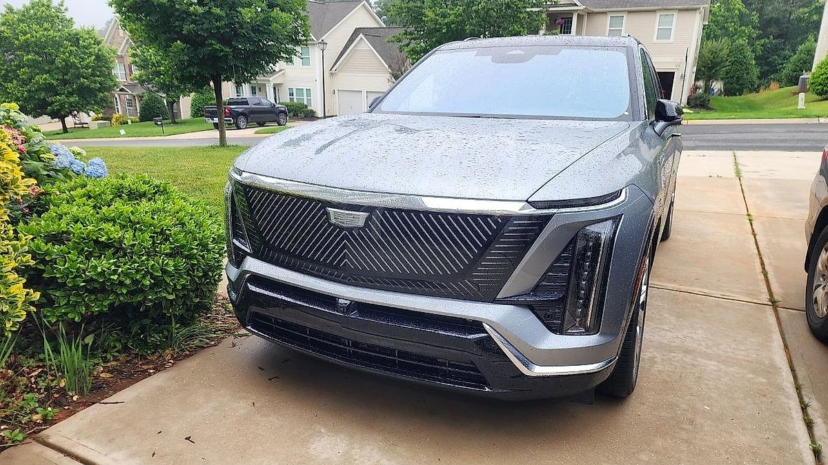 2026 Cadillac Vistiq's front exterior