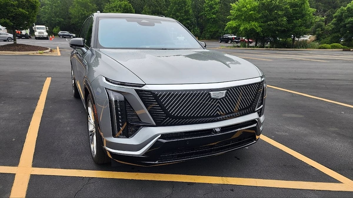 2026 Cadillac Vistiq's front exterior