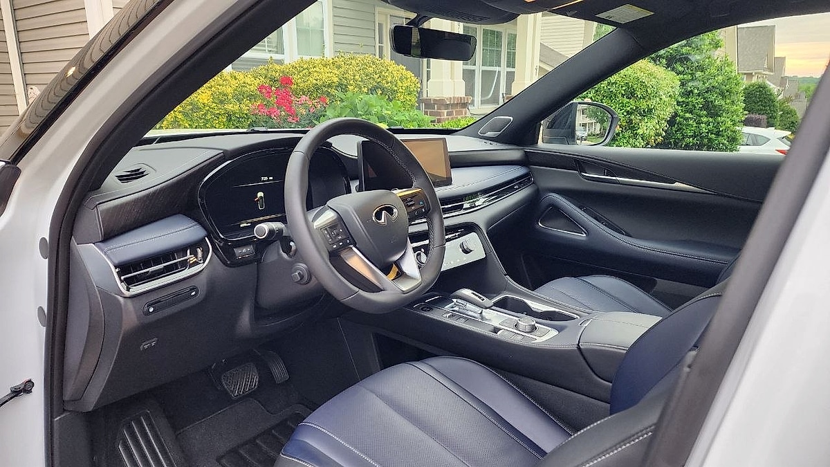 2026 Infiniti QX60's infotainment and front interior