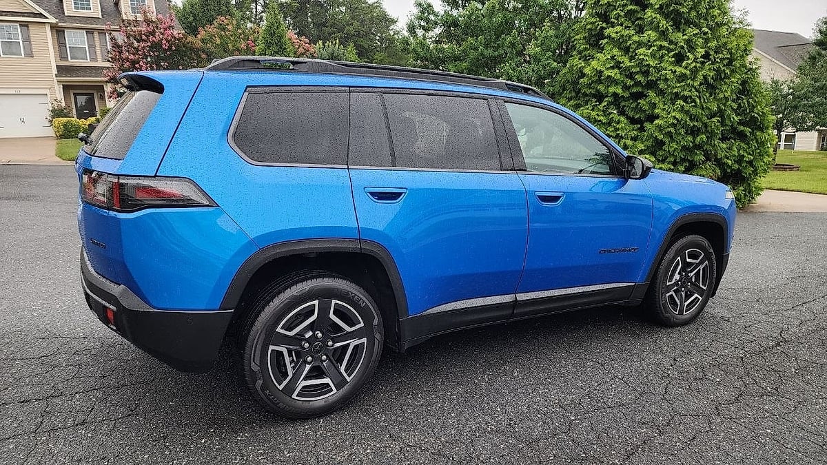 2026 Jeep Cherokee Limited  4X4's external view under the rain