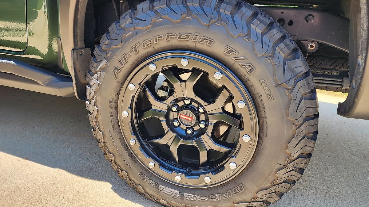 2026 Nissan Frontier PRO-4X's 17 inch PRO alloy wheels