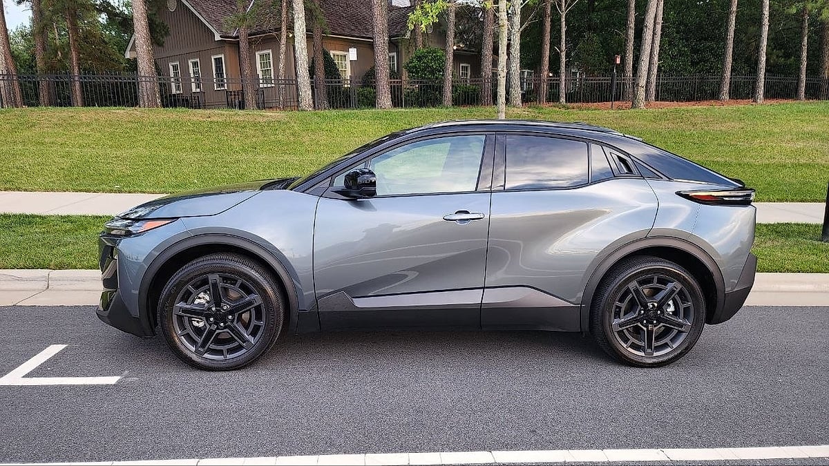 2026 Subaru Uncharted Side View
