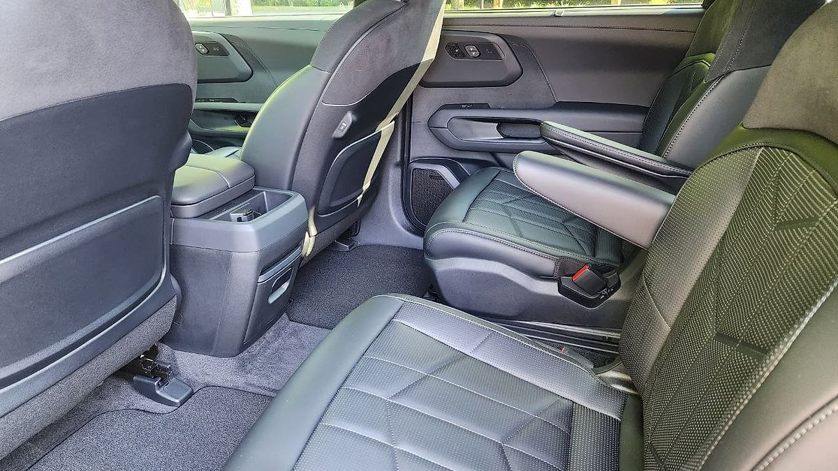 2027 Kia Telluride Hybrid's second row captain chairs