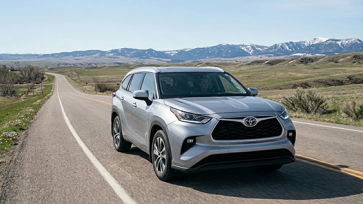 A 2025 Toyota Highlander owner in Lewistown, Montana, navigates open roads, validating the vehicle’s enduring, reliable performance