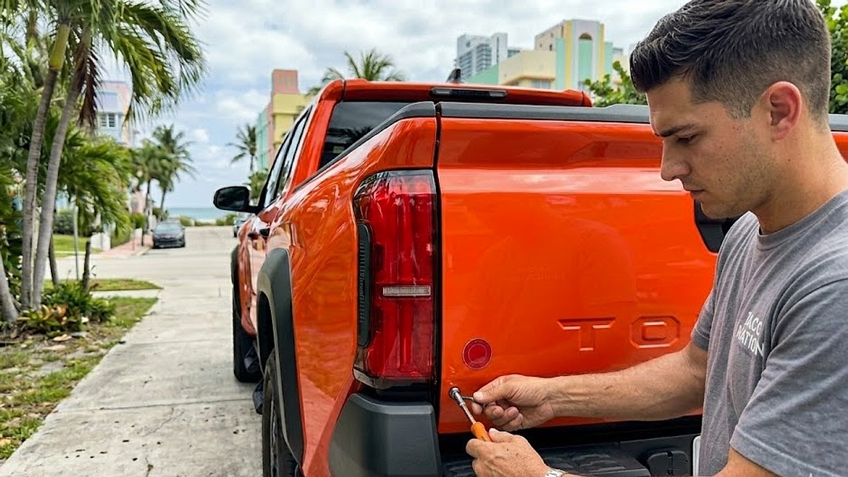 A Miami 2025 Toyota Tacoma owner installs a vital anti-theft device to protect his high-value tailgate from rapid, 60-second thefts