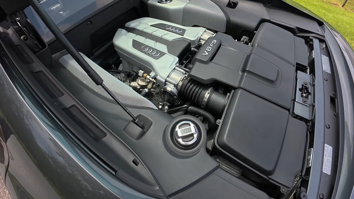 Audi R8 V-8 engine
