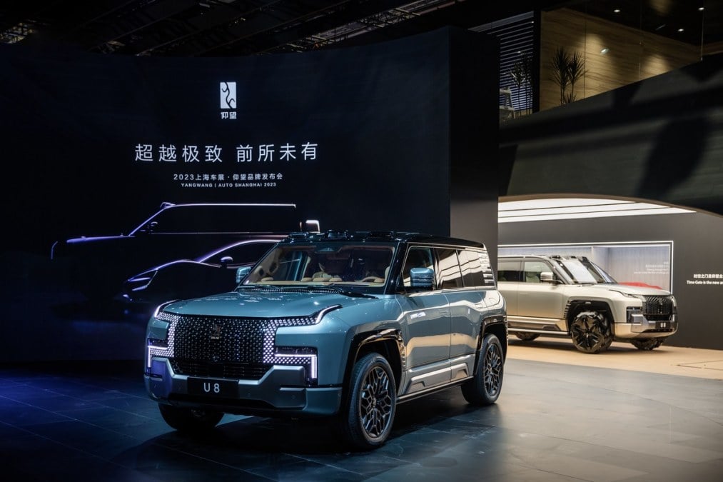 BYD Yangwang U8 Luxury SUV - BYD Official Press footage