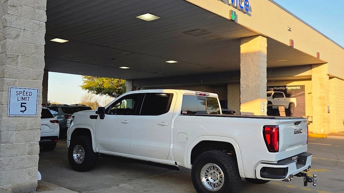 Danny Duarte is dropping off his 2020 GMC Sierra att he dealer because of sudden mechanical knocking