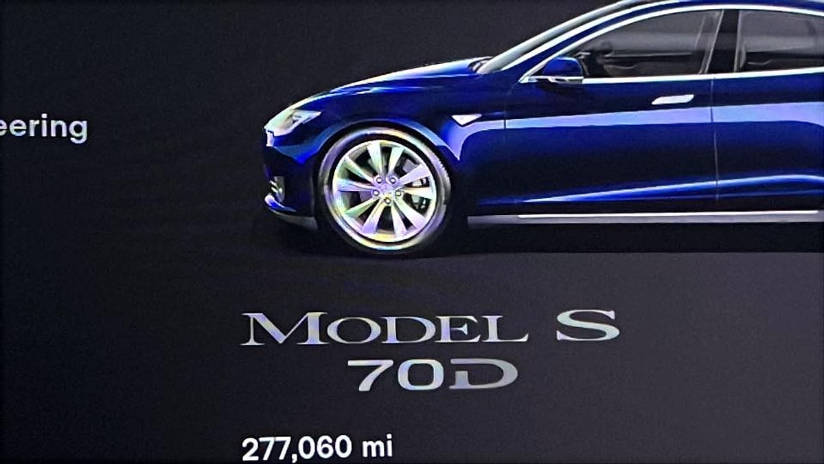 Devin Heagey showed this image from his odeometer proving his Model S 70D has 277,060 miles on it.