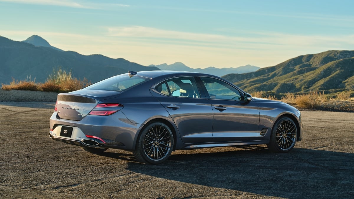 Genesis G70 owner outraged after dealership damages its hood due to unfastened bolts