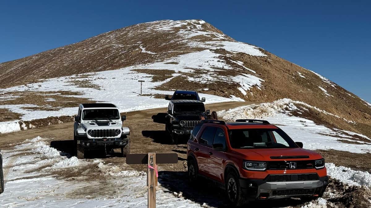 4x4 Vehicles at Jones Pass