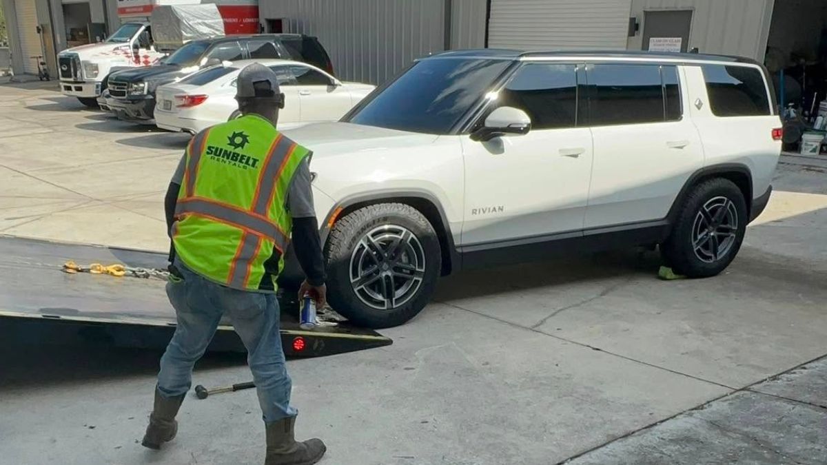 JC's Rivian R1S getting towed