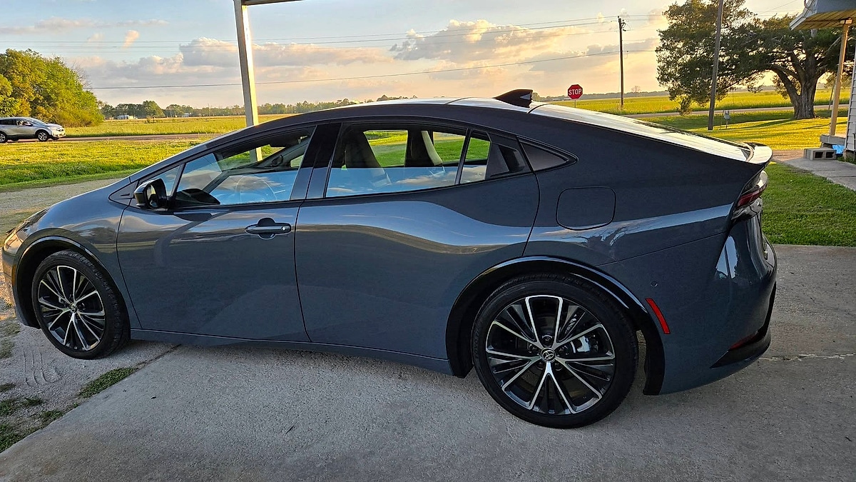 Jason Black's 2025 Toyota Prius parked near a Louisiana highway after achieving 61.1 MPG 
