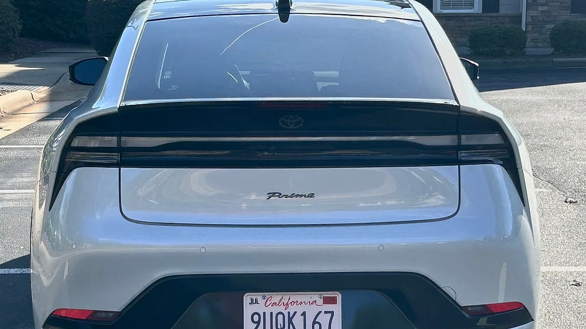 Jeremy Bloom gets 40+ miles of EV only driving in his 2025 Prius Prime by simply plugging it in to a standard 220v plug socket in his garage