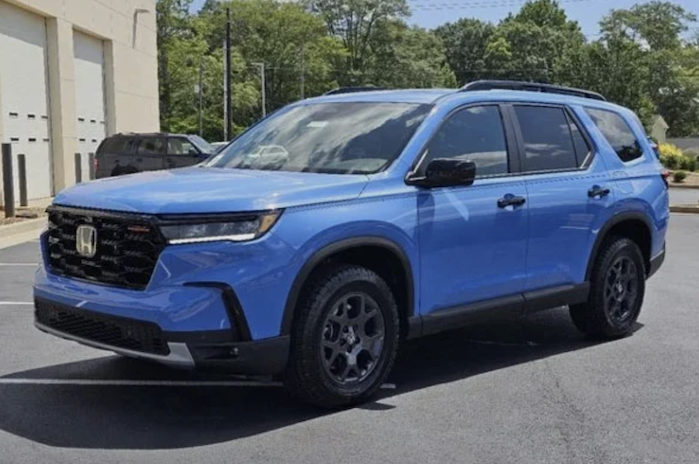 2025 Honda Pilot at the dealer