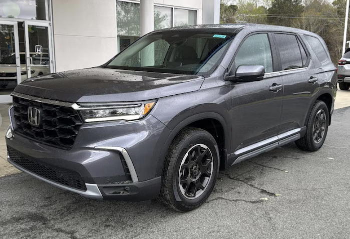 John's 2025 Honda Pilot at the dealer