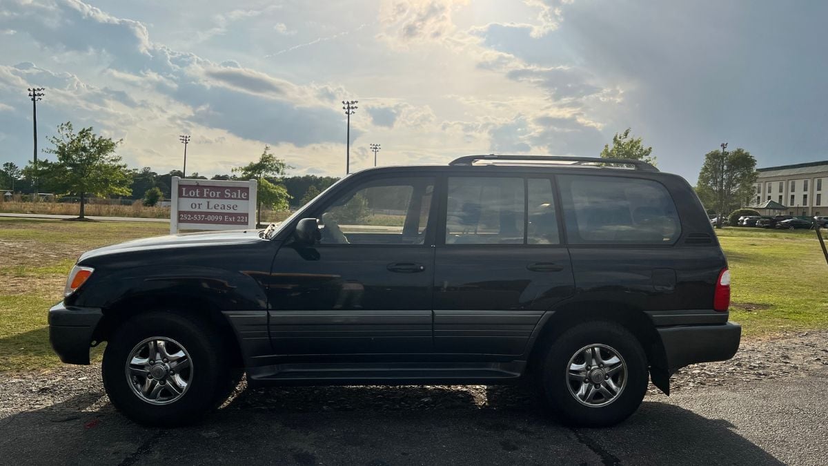 2000 Lexus LX 470 Side View