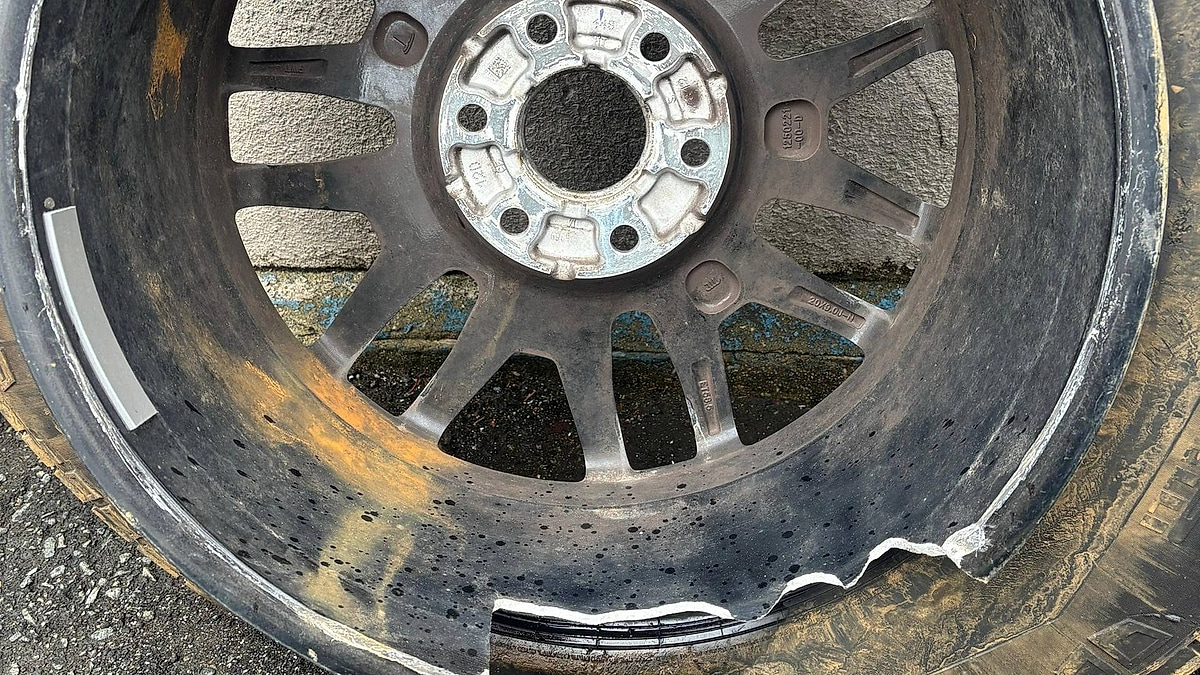 Marlon's Tesla Cybertruck wheel is broken and badly damaged