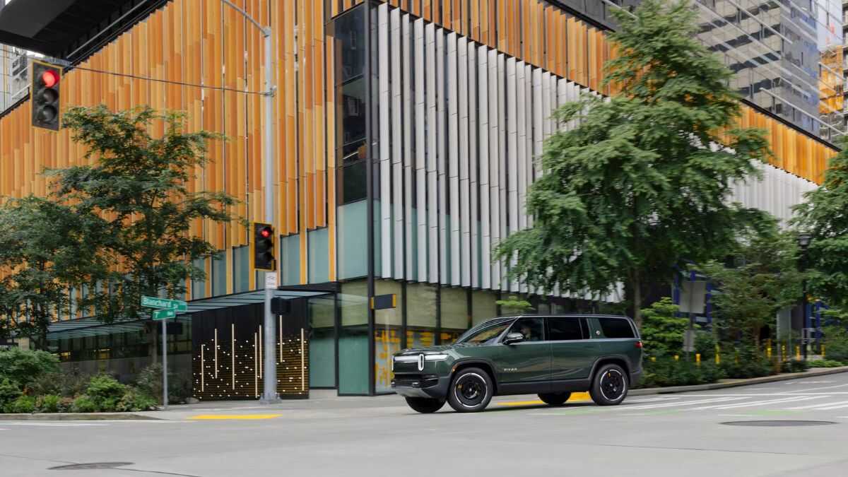 My 2025 Rivian R1S Was Making Clunking and Wind Noise, but Service Said They Would Only Fix Repeatable Issues During Their Own Test Drive