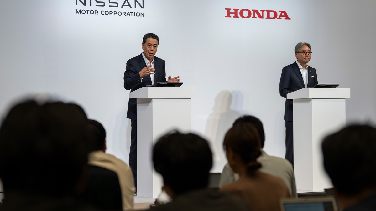 Nissan and Honda Shaking Hands