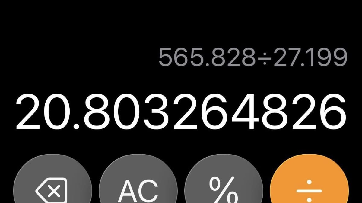 A smartphone calculator display shows "565.828 ÷ 27.199" with the result "20.803264826." Below are function buttons including delete, clear, percent, and divide.