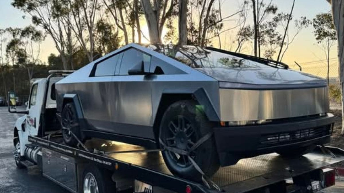 One Month Into The Ownership, My Tesla Cybertruck Just Shutdown On Me. Got It Towed To The Tesla Service Center Where They Kept It For Ten Days And Then Mysteriously Woke Up With No Problems.