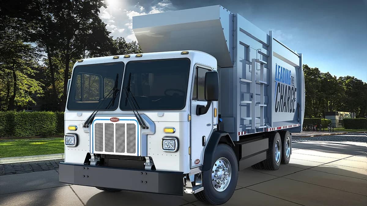 Peterbilt Model 520EV electric garbage truck