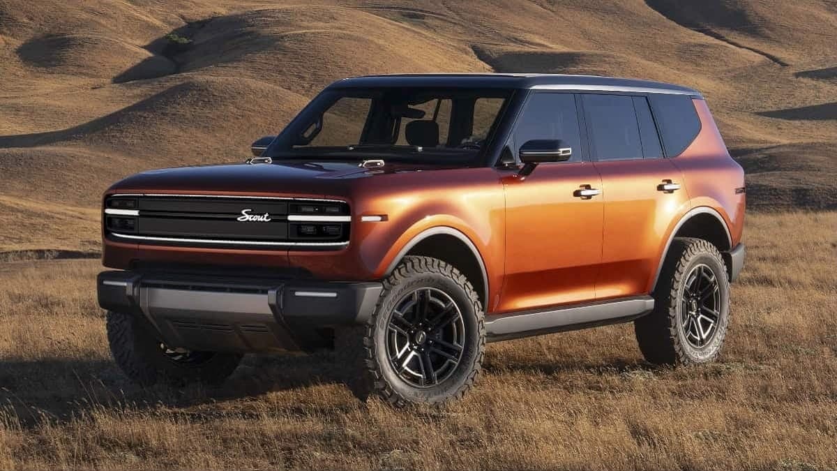 Scout Traveler SUV off road